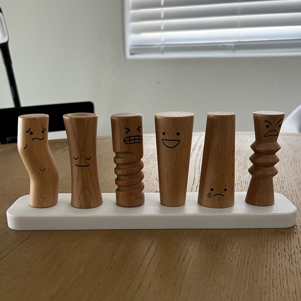 Lovevery Wooden Emotion Peg Dolls Set Montessori